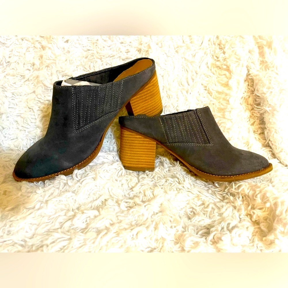 NEW WOMENS SUEDE HEEL BOOTS
AQUA COLLEGE COLLECTION